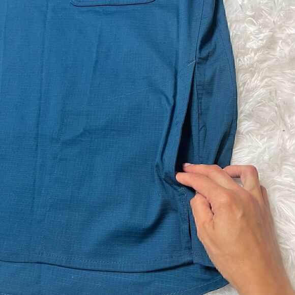 Carhartt Scrub Top Size XL Blue Modern Fit Rugged Flex Pockets Vneck NEW - Picture 8 of 8